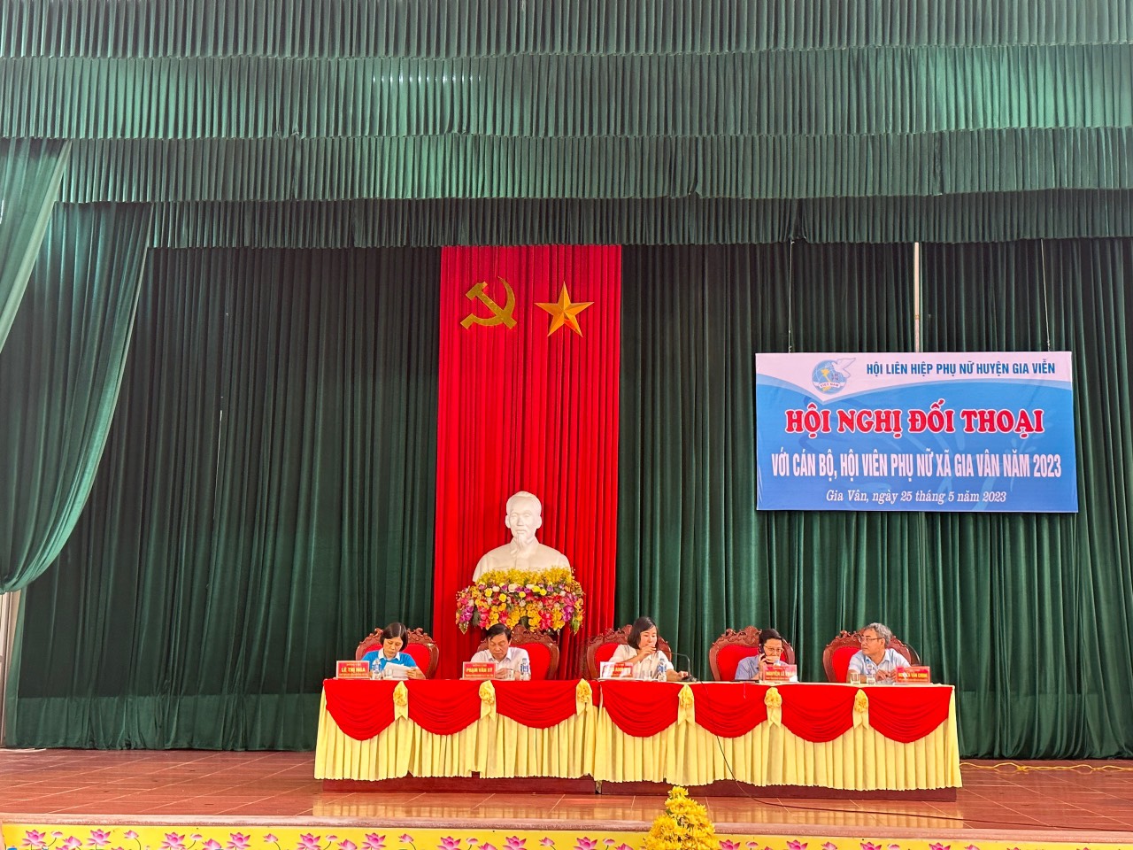 Hội nghị đối thoại với cán bộ, hội viên Hội phụ nữ xã Gia Vân  trên địa bàn huyện Gia Viễn