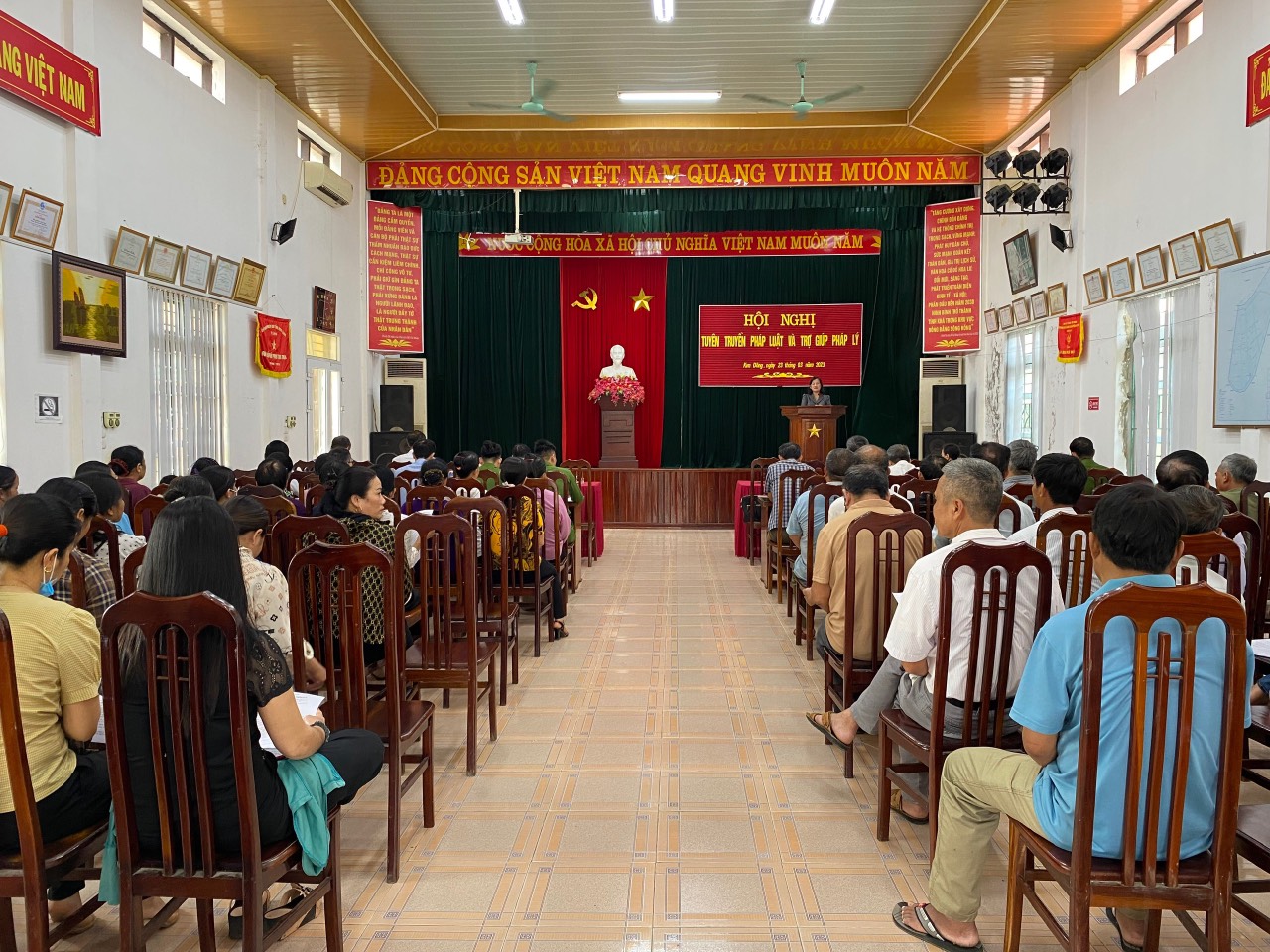 Hội nghị tuyên truyền pháp luật và trợ giúp pháp lý theo Chương trình mục tiêu quốc gia giảm nghèo bền vững trên địa bàn xã Kim Trung và Kim Đông, huyện Kim Sơn