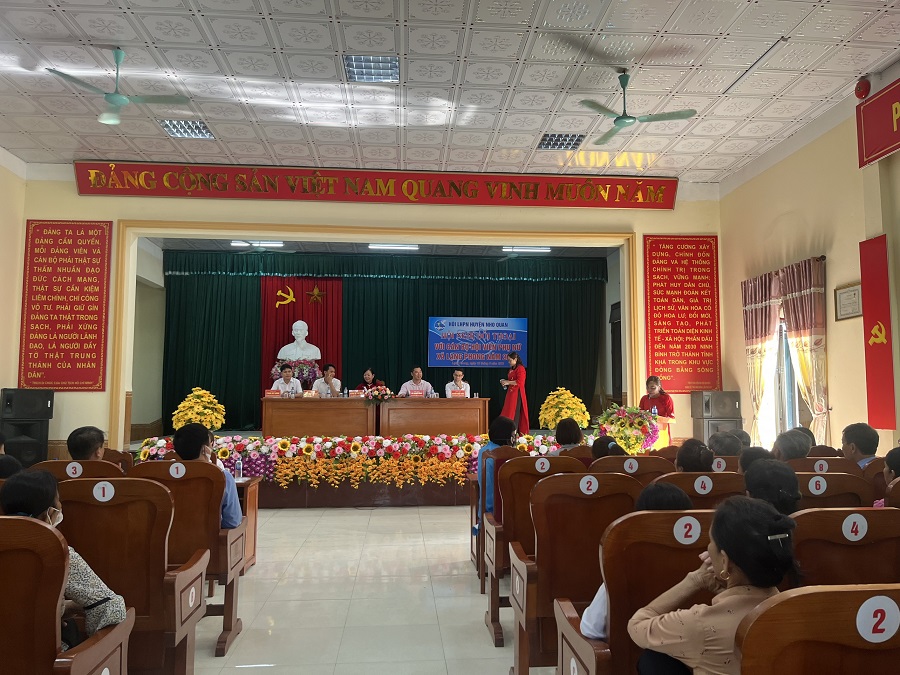 Đối thoại với cán bộ hội viên phụ nữ xã Lạng Phong, huyện Nho Quan