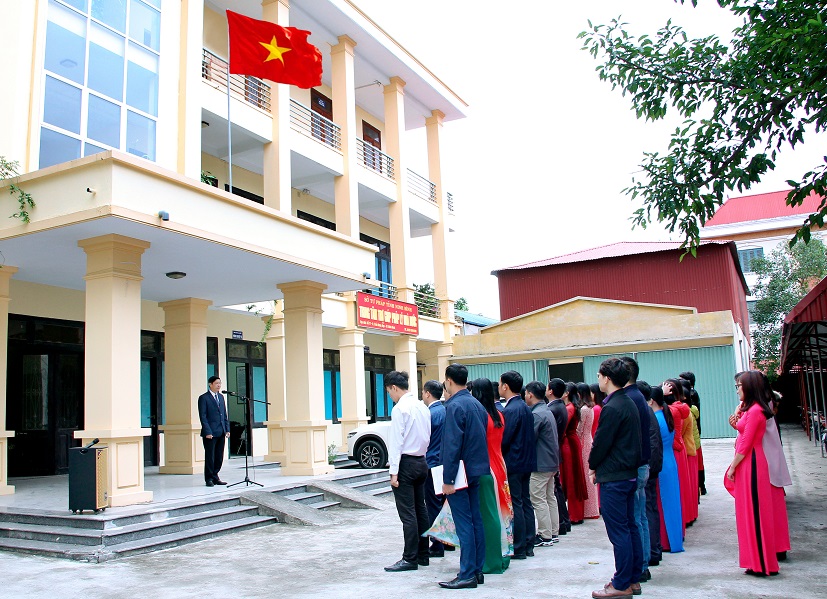Sở Tư pháp Ninh Bình Tổ chức sinh hoạt chính trị dưới nghi thức chào cờ đầu tháng 12/2019